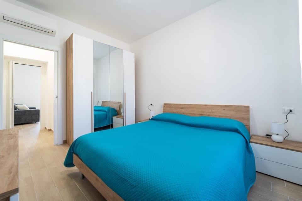 Bed, Photo of the whole room, Bedroom, wardrobe