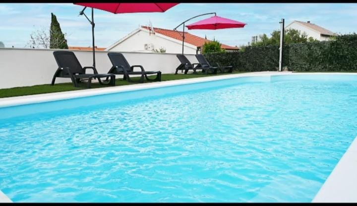 Day, Pool view, Swimming pool, sunbed