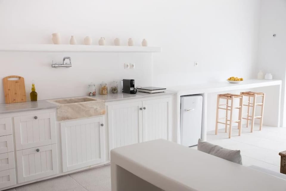 Thavma Boathouse Apartment in Milos