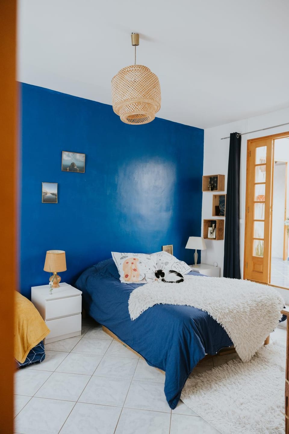 Photo of the whole room, Bedroom