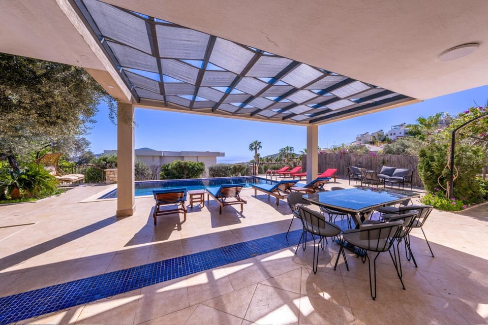 Patio, Dining area, Swimming pool, sunbed