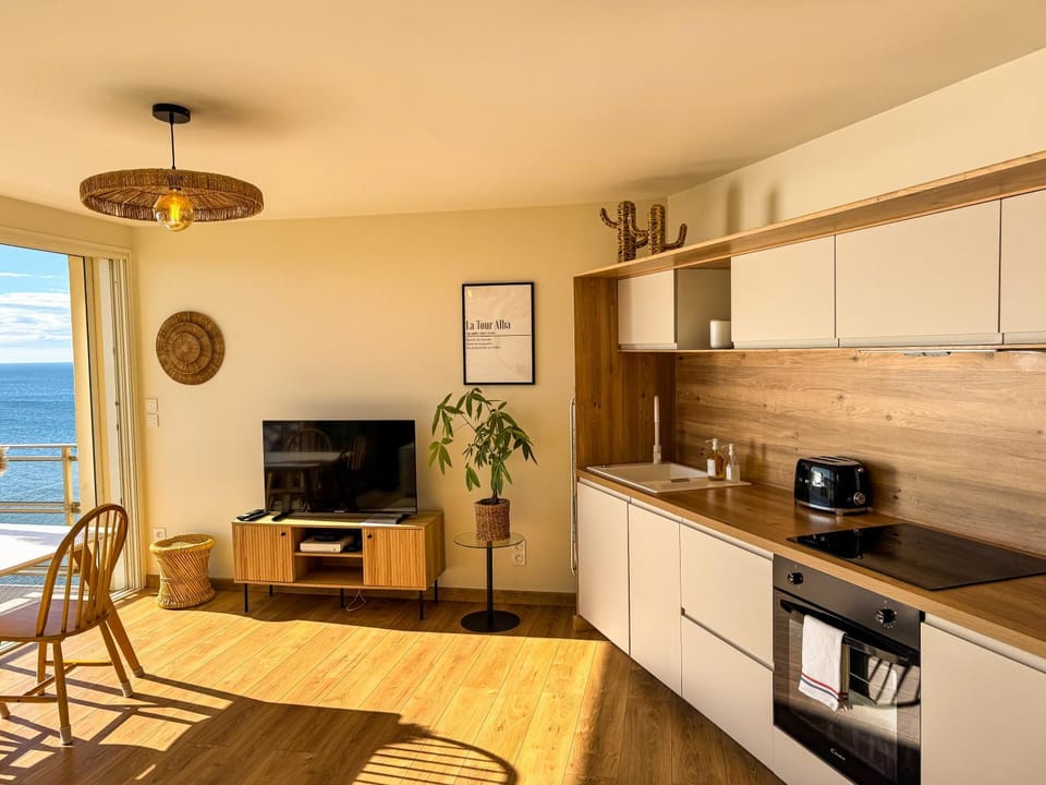 Communal lounge/ TV room, Kitchen or kitchenette
