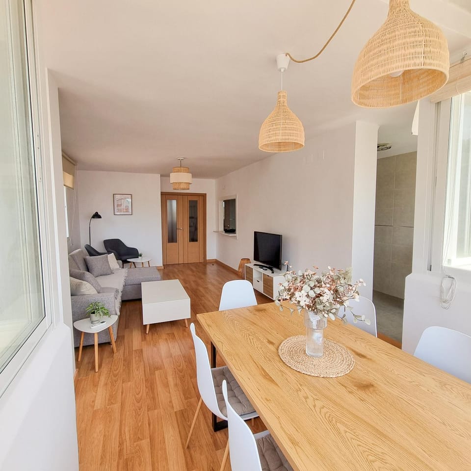 Communal lounge/ TV room, Dining area