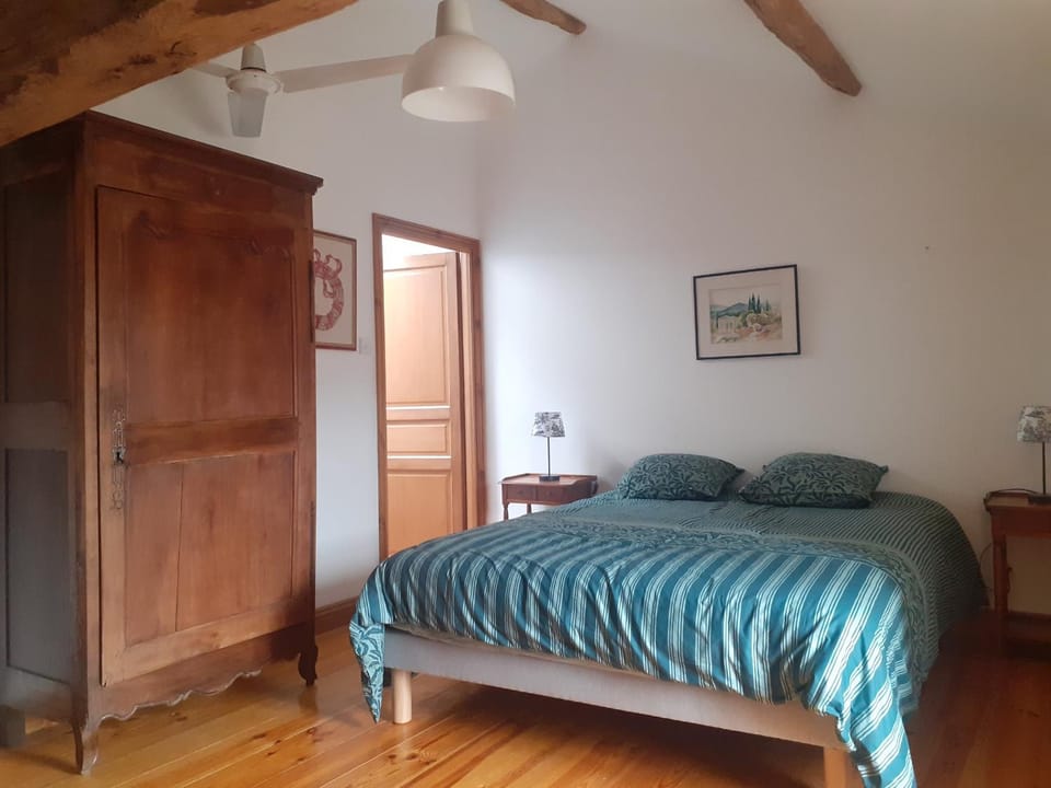 Bed, Photo of the whole room