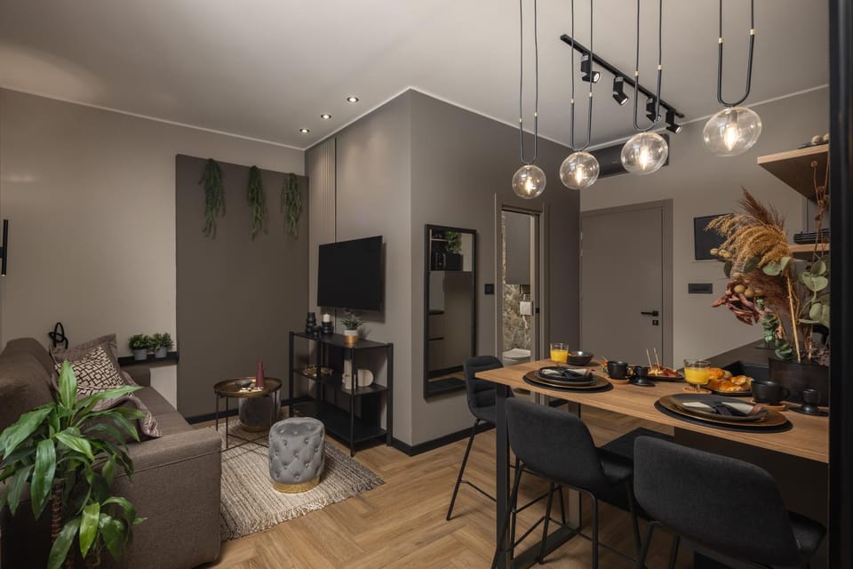 TV and multimedia, Kitchen or kitchenette, Living room, Seating area