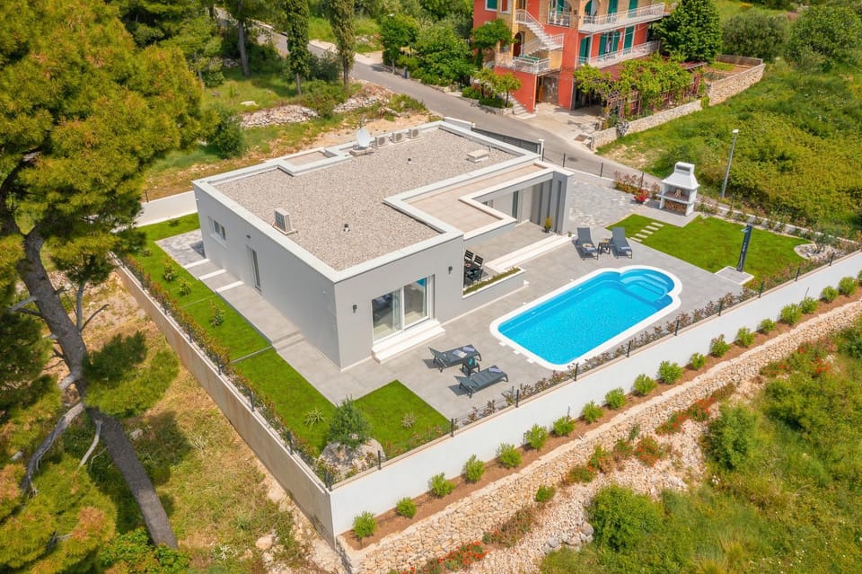 Property building, Day, Bird's eye view, Swimming pool, sunbed