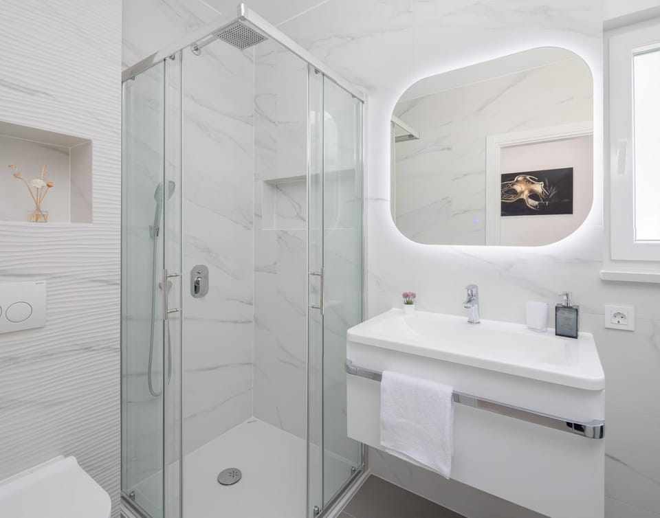 Shower, Day, Bathroom, towels, washing machine
