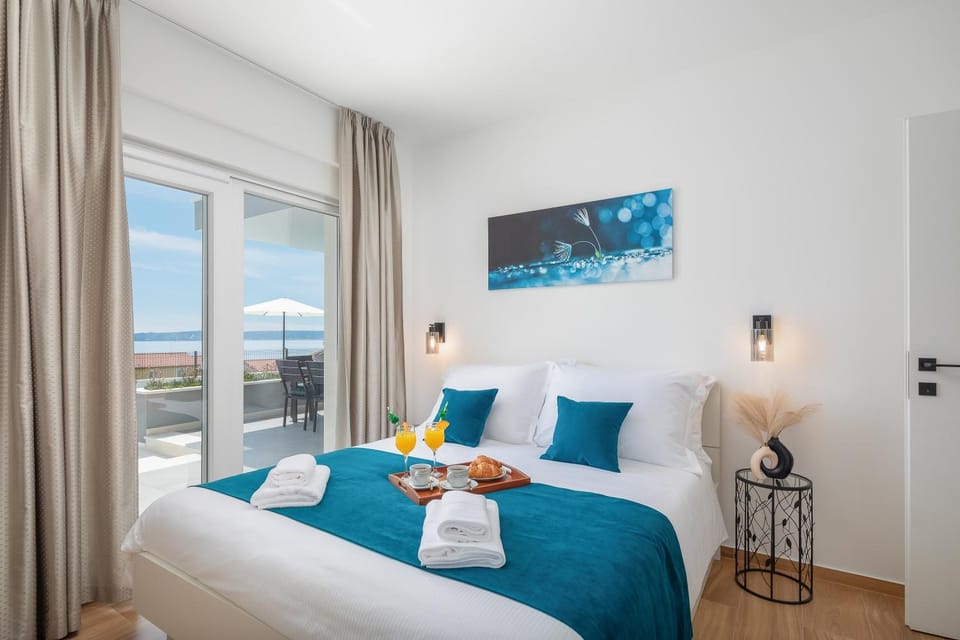 Spring, Bed, Day, Summer, Photo of the whole room, Bedroom, Time of day, towels