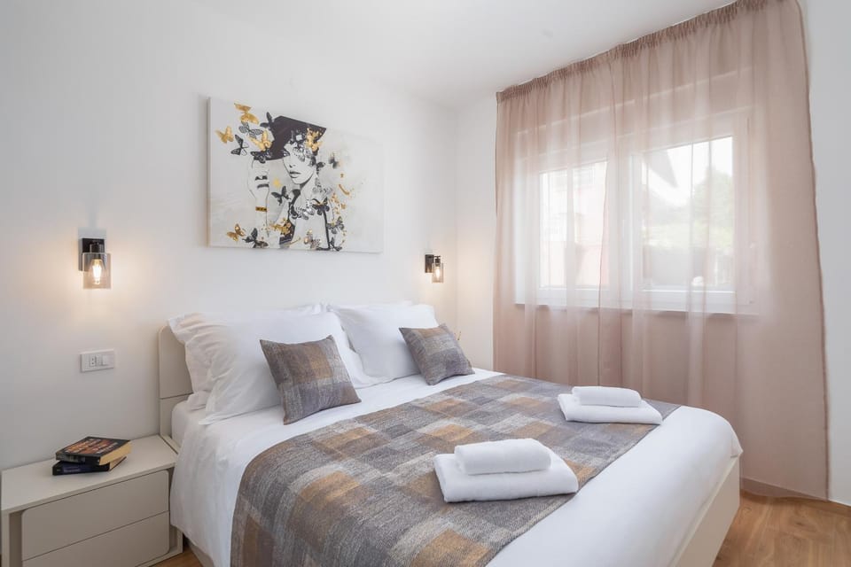 Bed, Summer, Bedroom, Garden view, Inner courtyard view