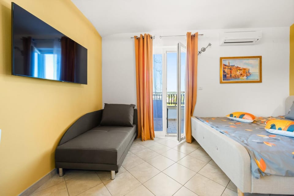 Studio Maja Apartment in Pula