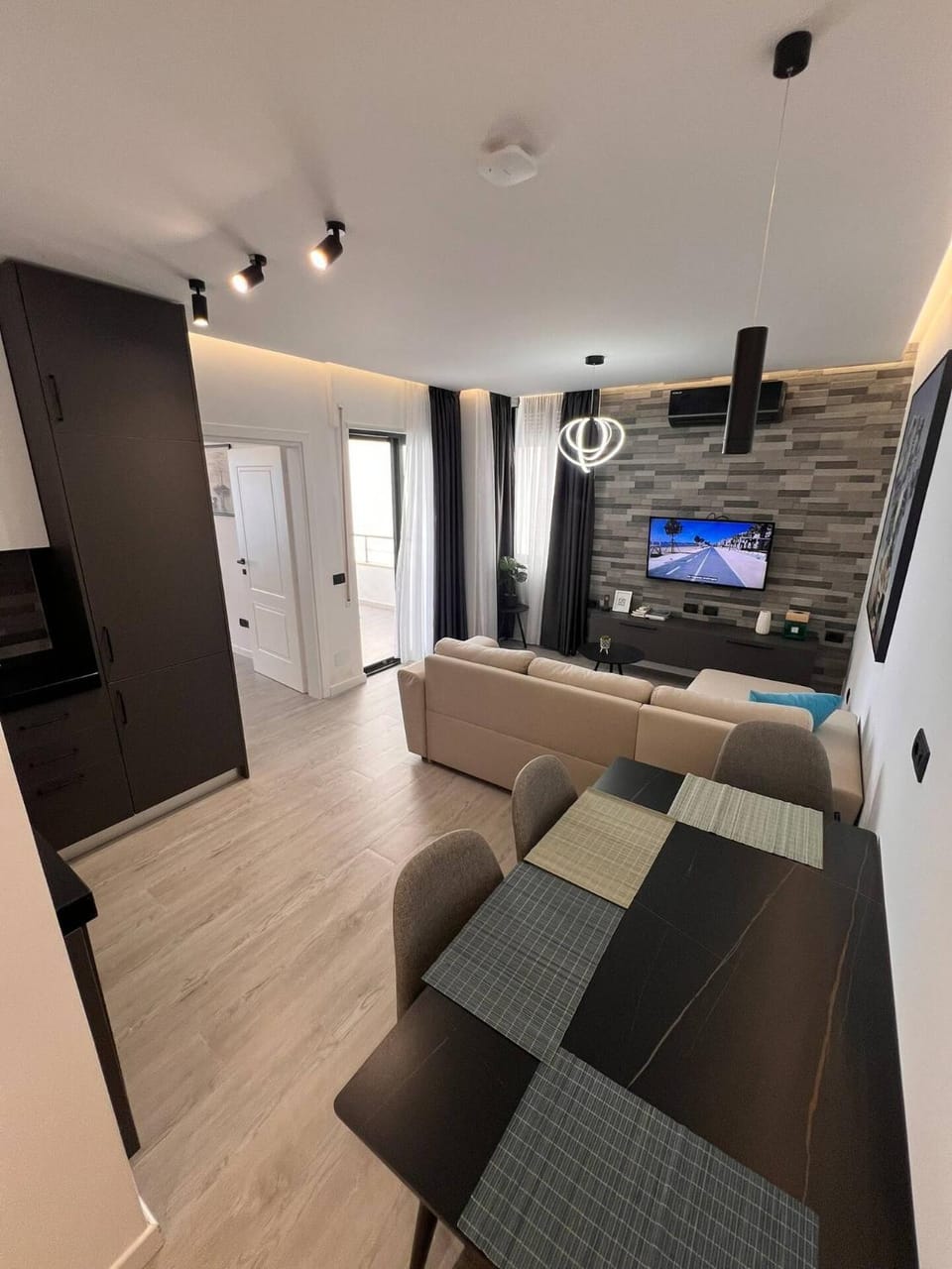 TV and multimedia, Kitchen or kitchenette, Seating area