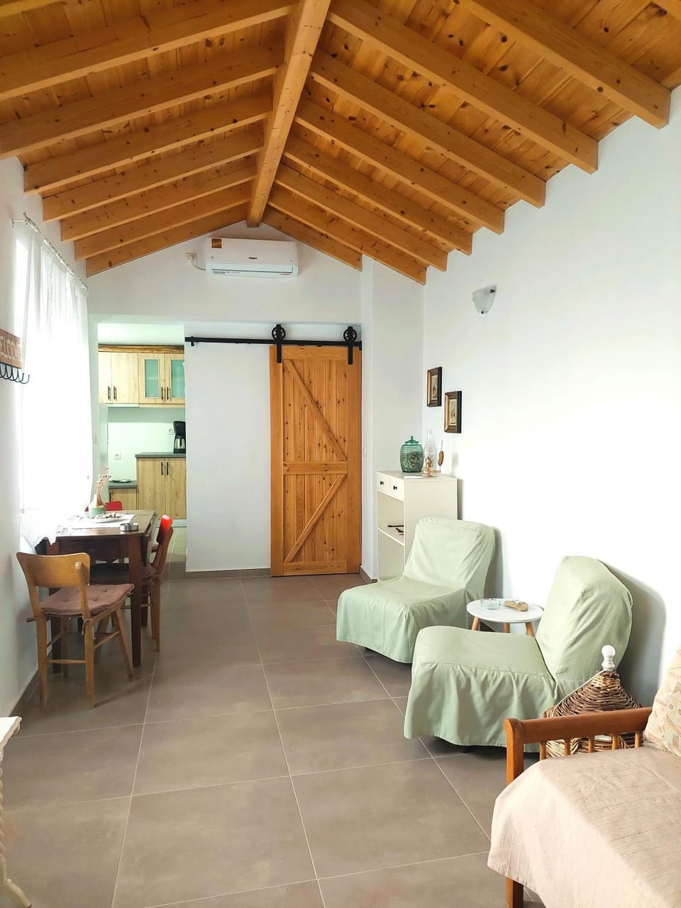 Seating area, Dining area