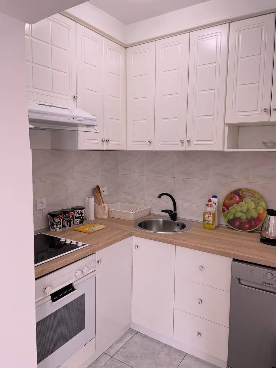 Kitchen or kitchenette, dishwasher