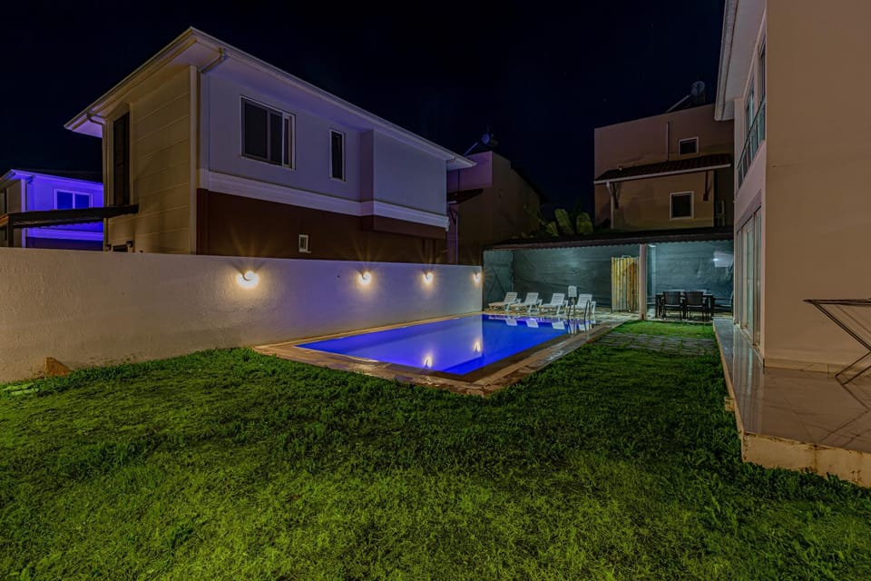 Property building, Swimming pool