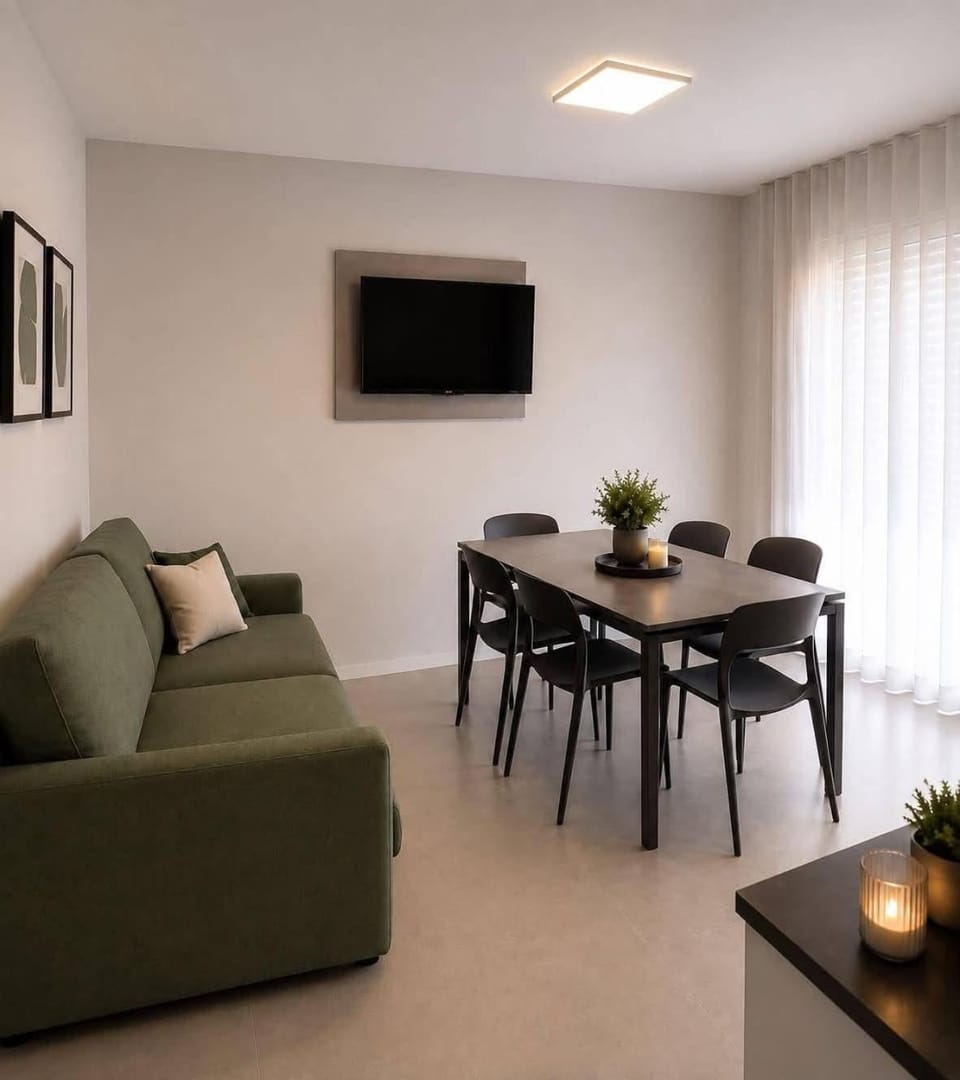 TV and multimedia, Living room, Lunch