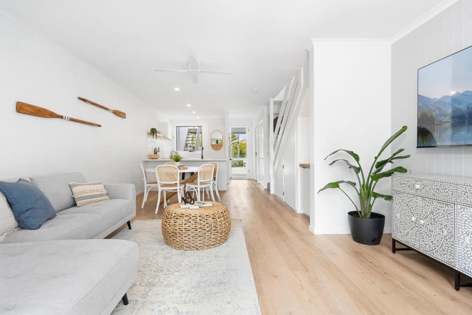 View (from property/room), Living room, Dining area