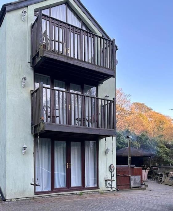 Property building, Balcony/Terrace