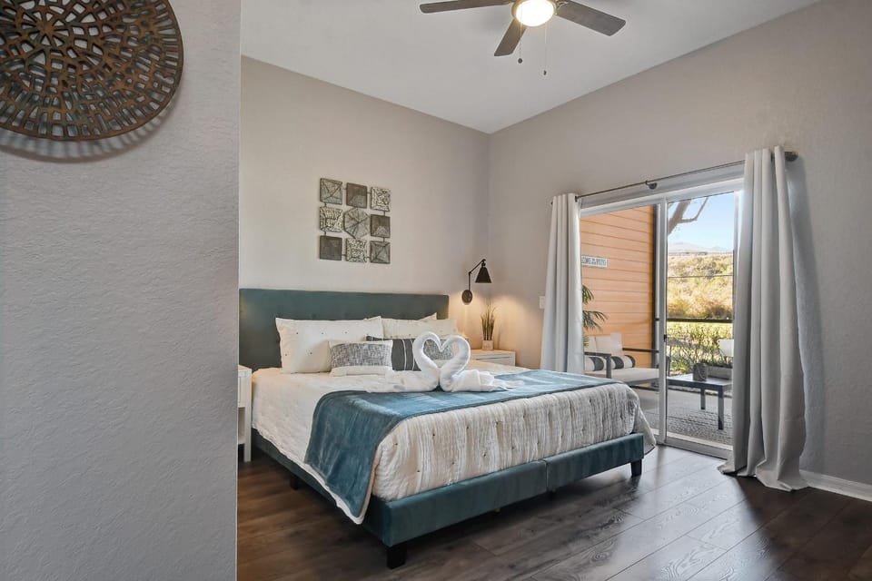 Bahama Bay New Modern 2 Bedroom patio sleep 6 House in Four Corners