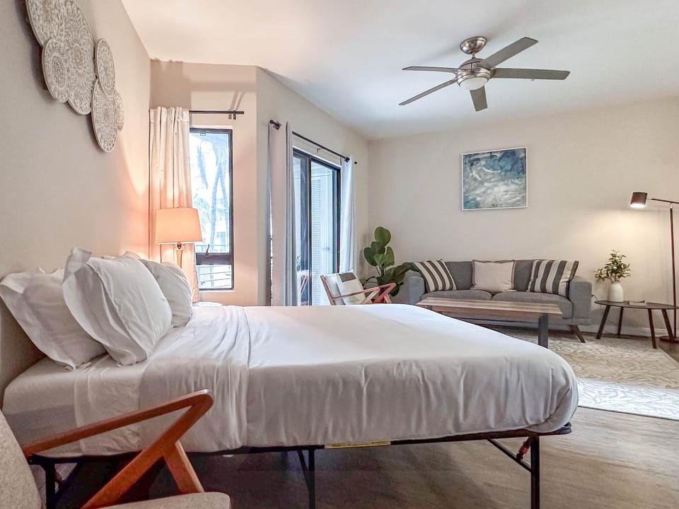 Monthier LACMA WI4S4U0 Apartment in San Fernando Valley