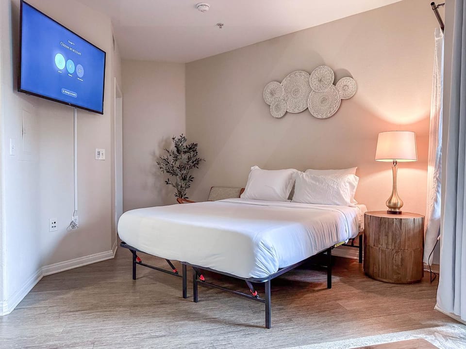 Monthier LACMA WI4S4U0 Apartment in San Fernando Valley
