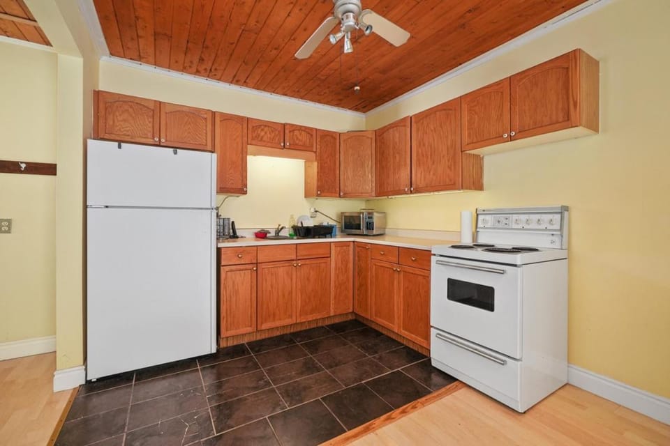 Kitchen or kitchenette, stove