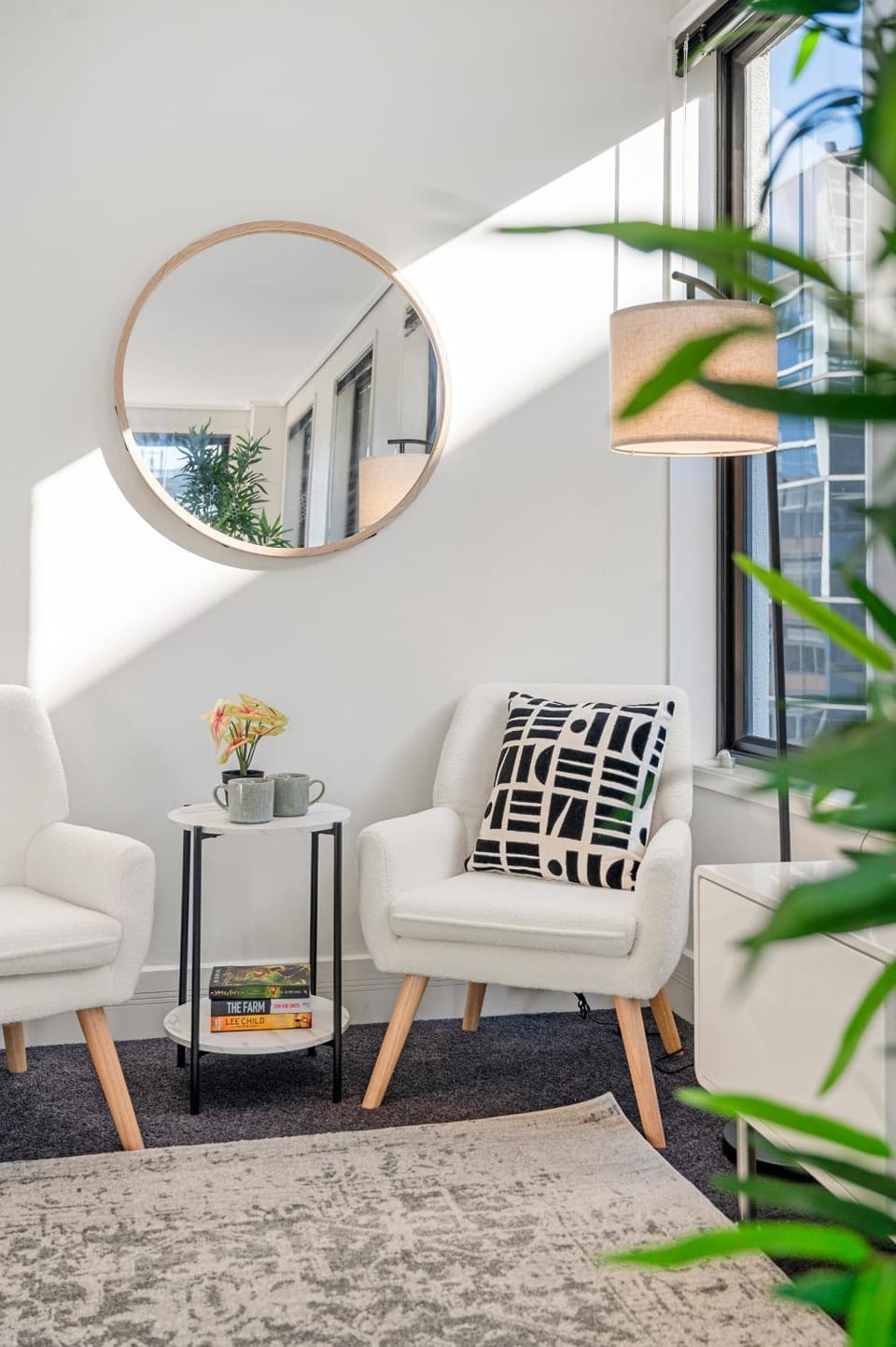 Elegant Emerald 3 Bed Apartment at Albert Park with Parking Apartment in Melbourne