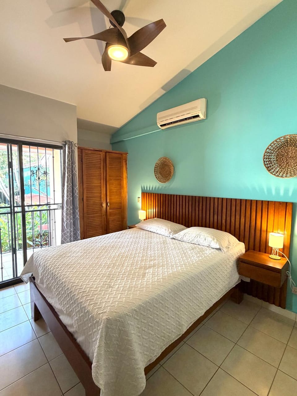 Happy Oasis Second Floor Condo with Terrace House in Coco
