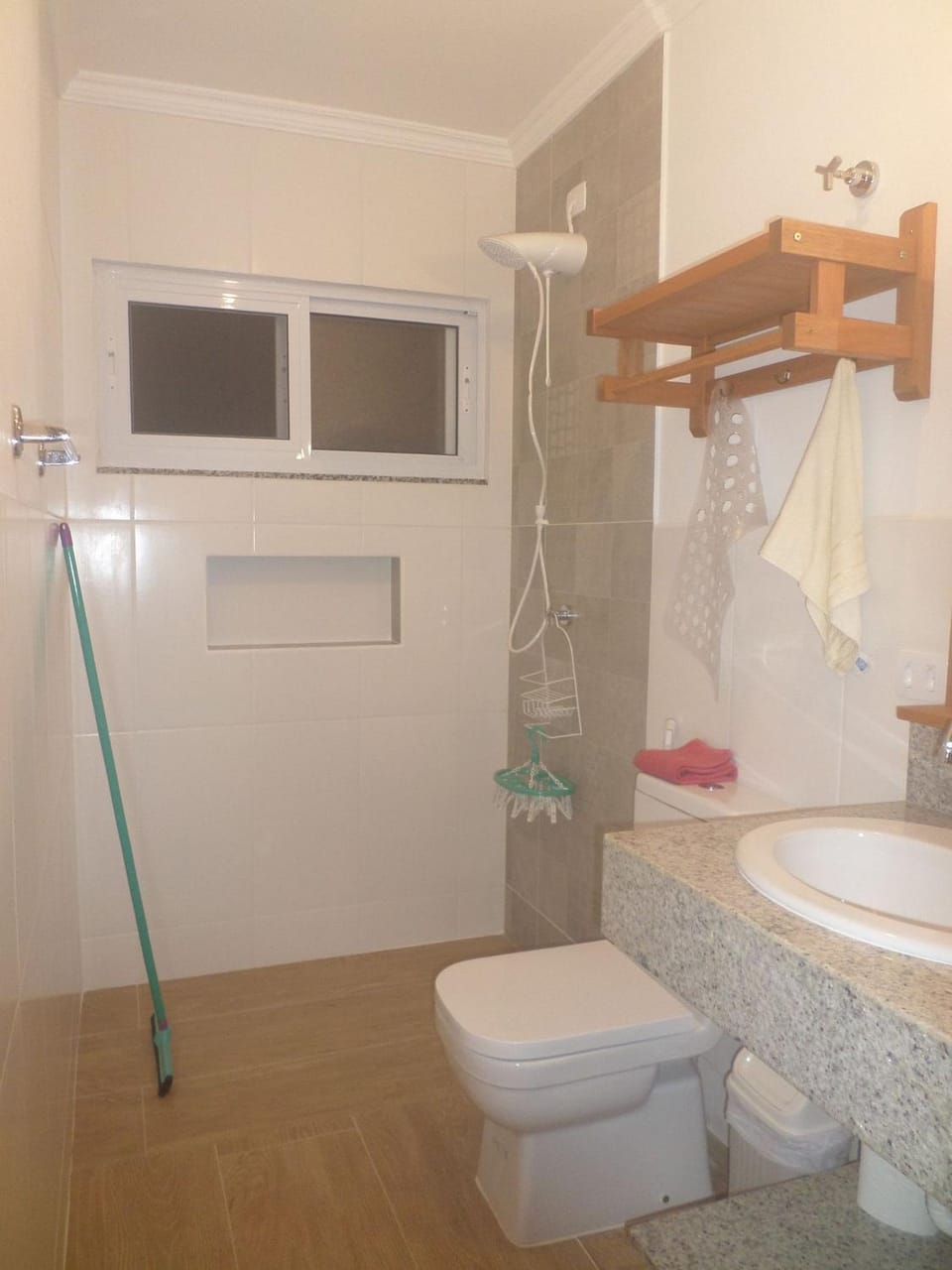 Shower, Toilet