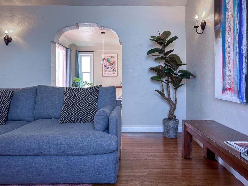 Monthier Picfair Village CA1H6O23 House in San Fernando Valley