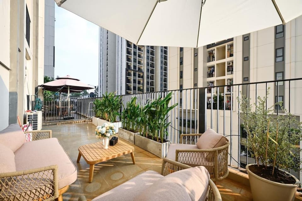 View (from property/room), Balcony/Terrace, Seating area