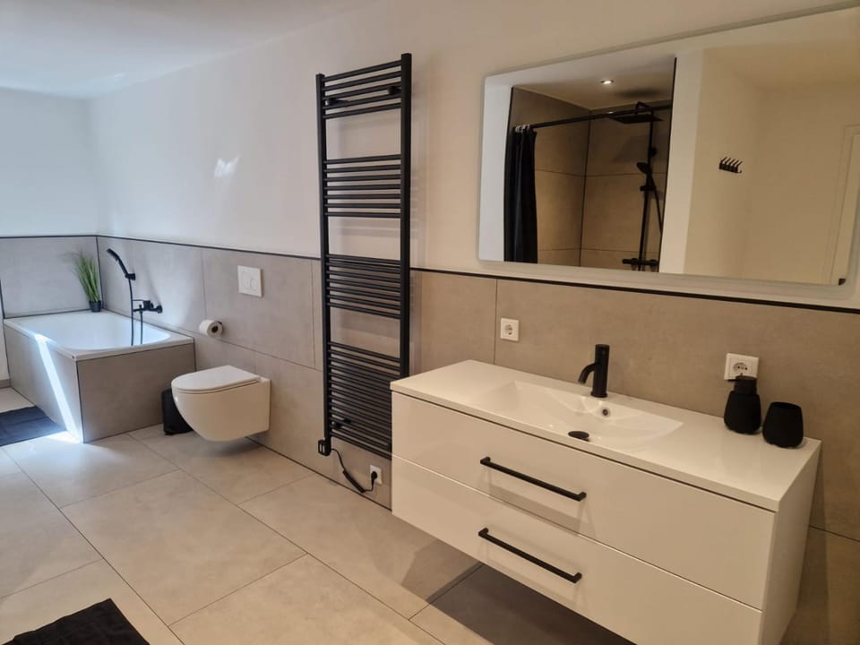 Toilet, Bathroom, Bath