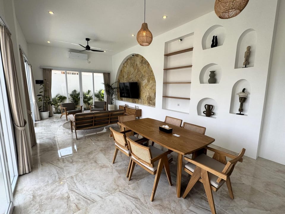 Living room, Dining area
