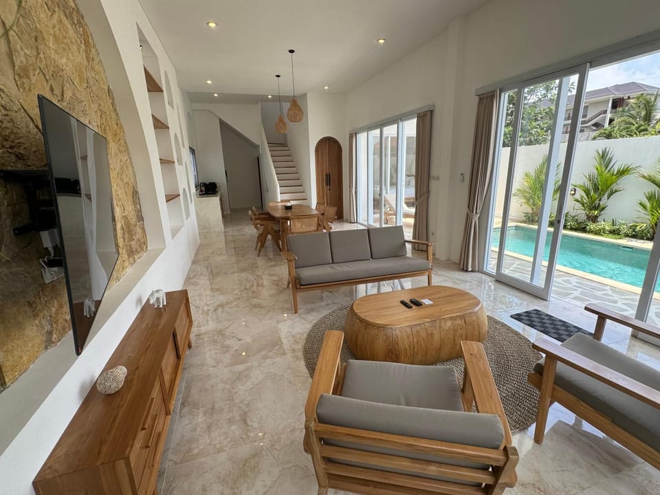 TV and multimedia, Living room, Seating area, Evening entertainment, Swimming pool
