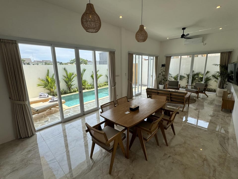 Patio, Living room, Seating area, Dining area