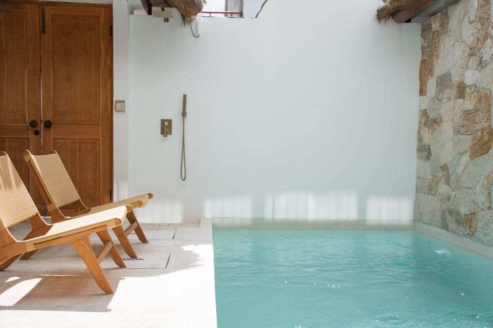 Pool view, Swimming pool, sunbed