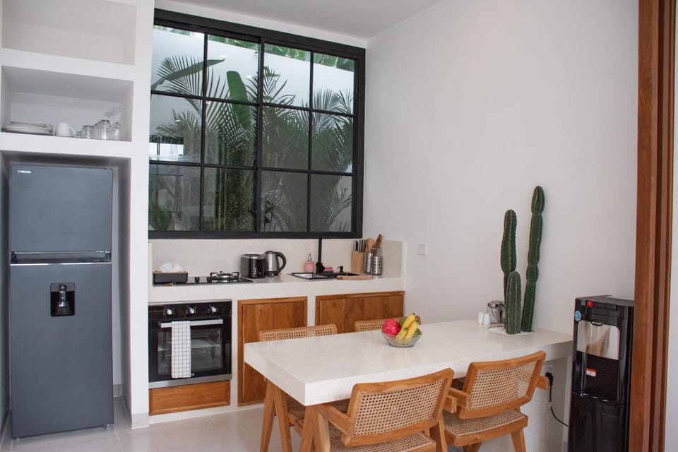 Kitchen or kitchenette, Dining area, stove, toaster