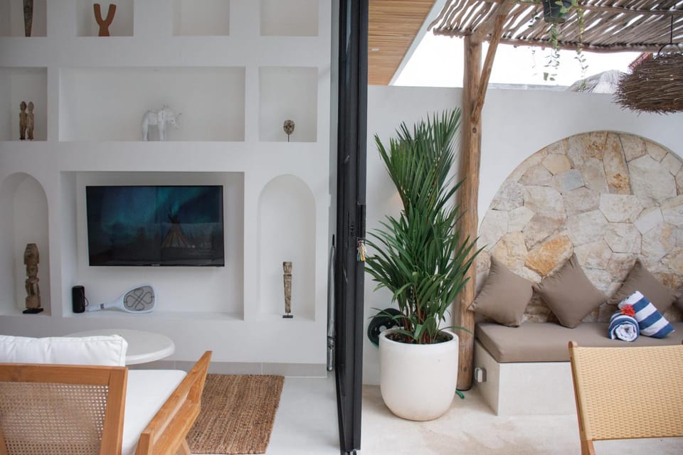 Chic Designer 1 BR villa with pool House in North Kuta