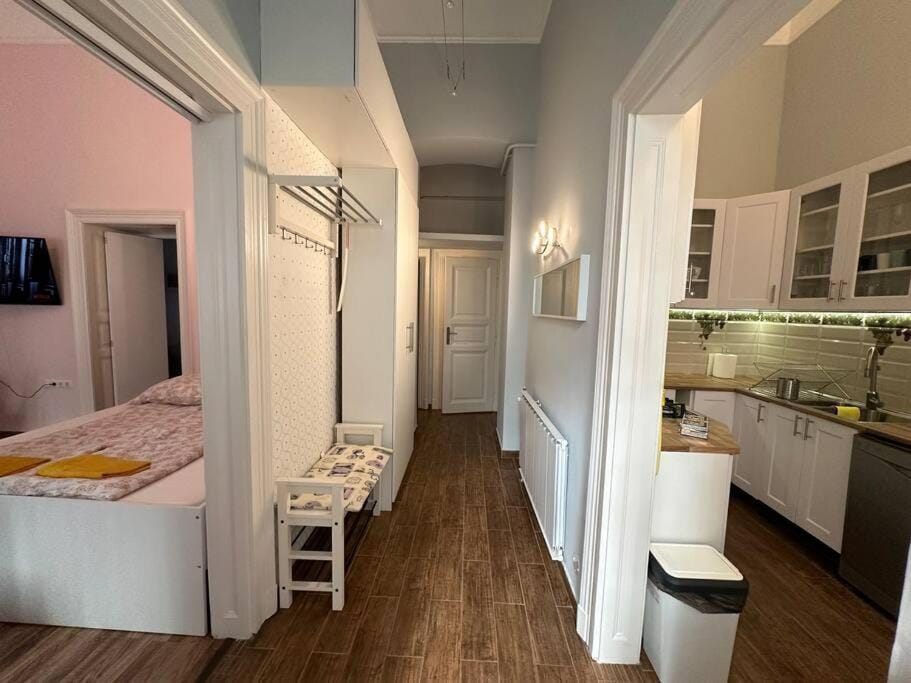 Fancy Cozy 2 BDR Downtown Apt Apartment in Budapest