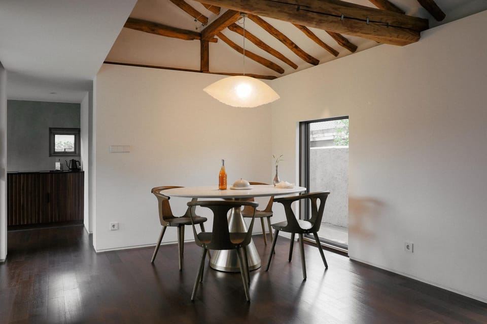 Seating area, Dining area
