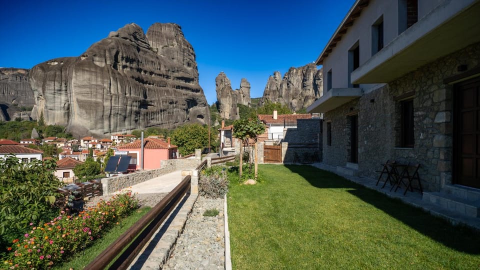Property building, Nearby landmark, Spring, Day, Natural landscape, Landmark view