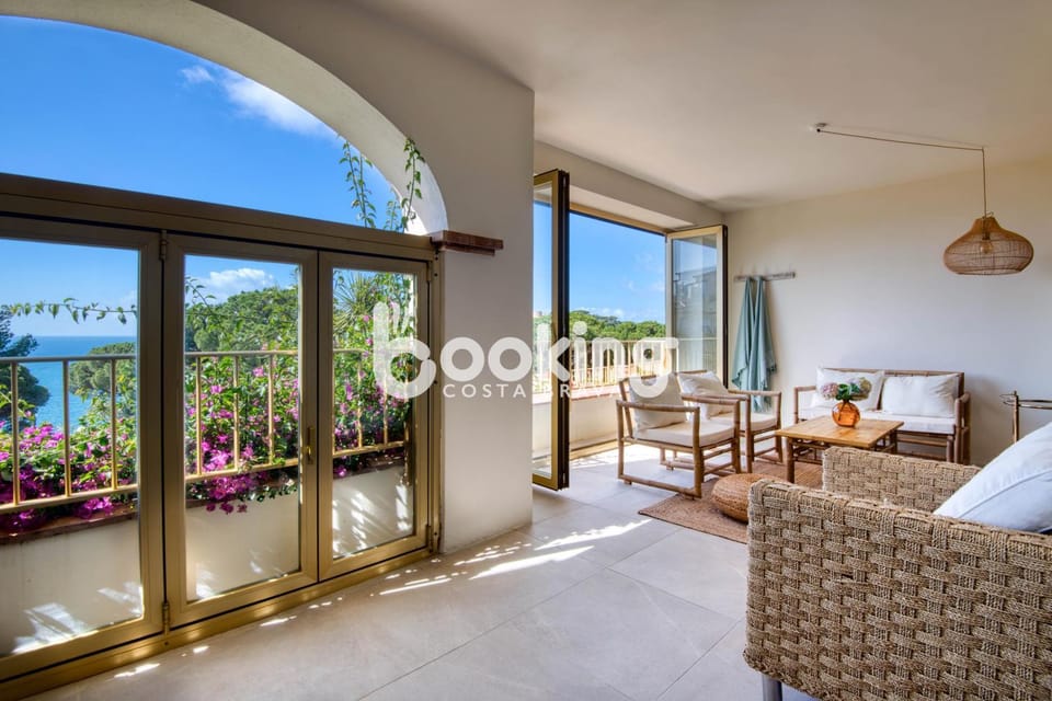 View (from property/room), Balcony/Terrace, Seating area, Sea view