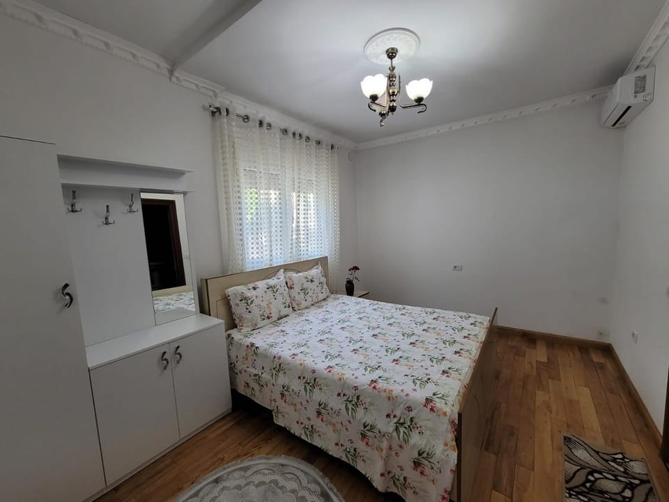 Photo of the whole room, wardrobe