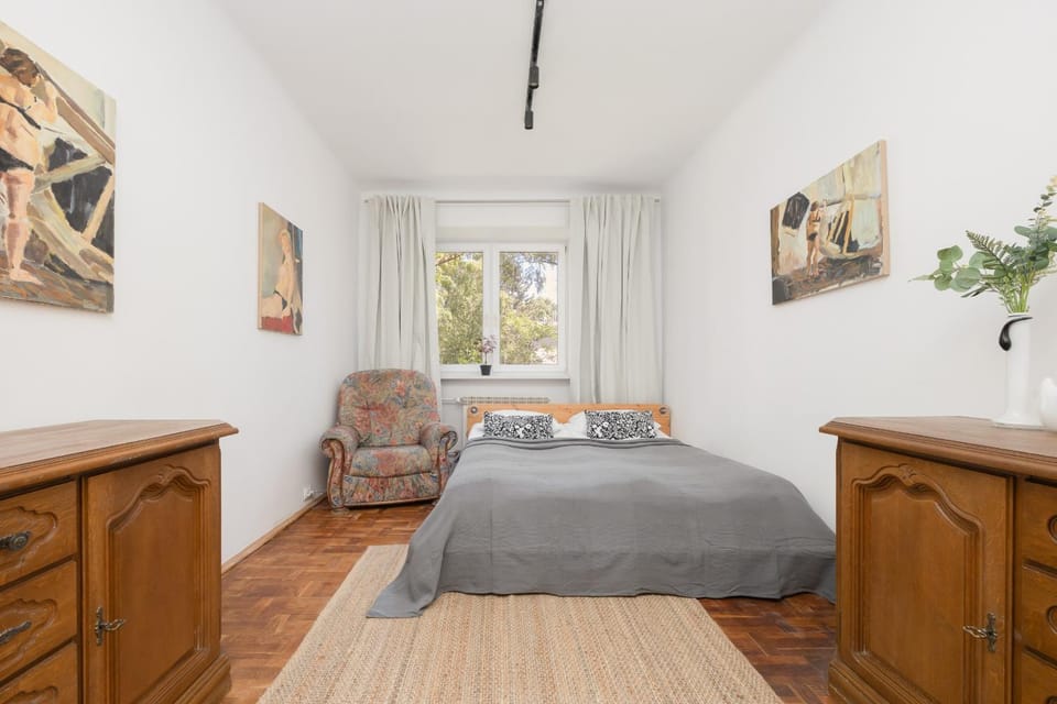 Bed, Photo of the whole room, Seating area, Bedroom