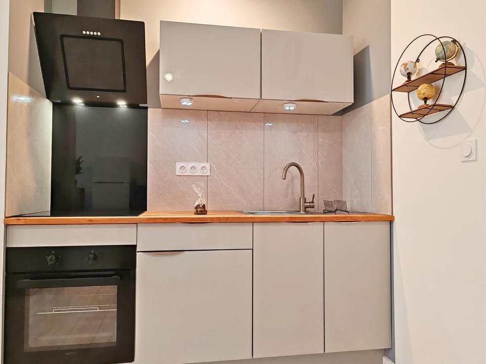 Kitchen or kitchenette