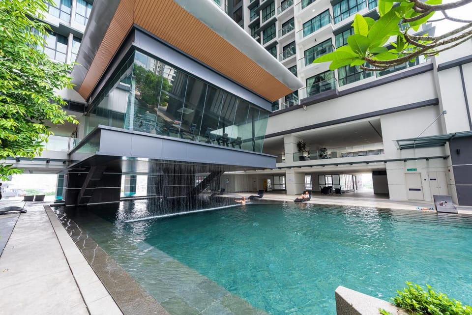 Property building, Day, Pool view, Swimming pool