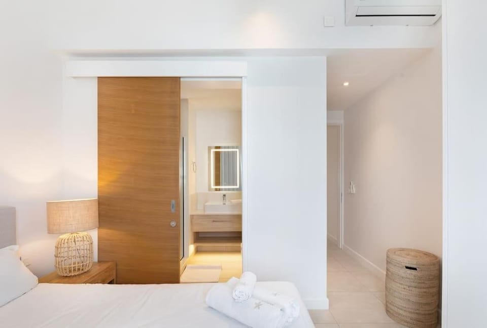 Oceanfront 3BR and 3BA Apartment with beach access Apartment in Rivière du Rempart District, Mauritius