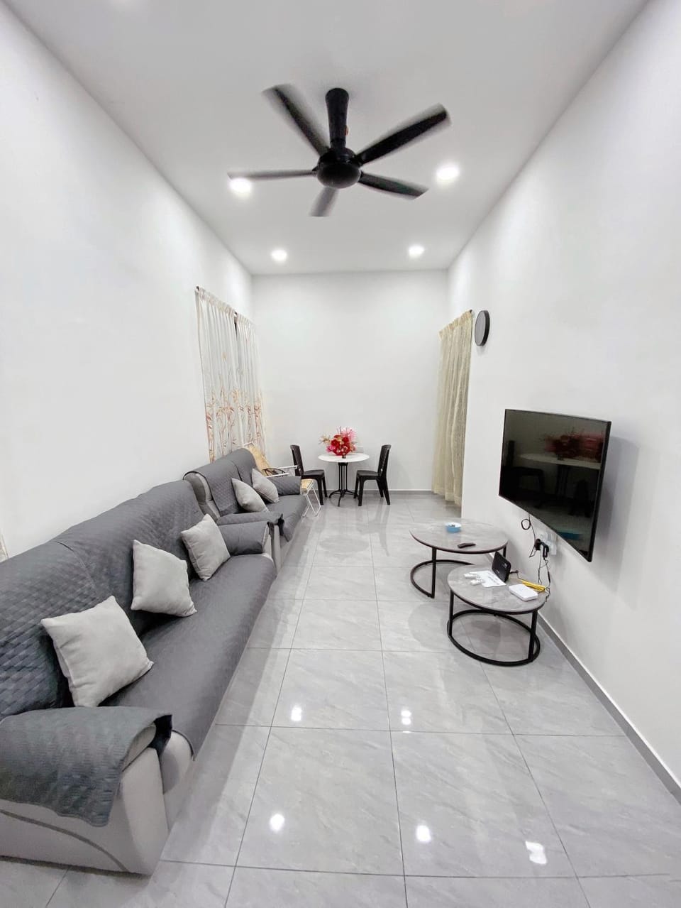 Communal lounge/ TV room, Living room, Seating area