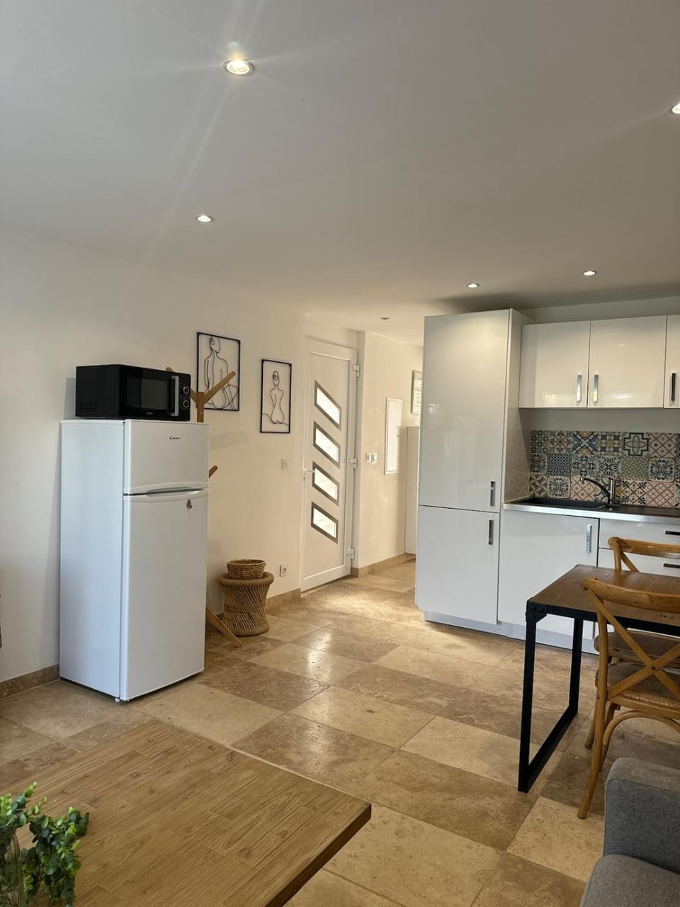 Kitchen or kitchenette, stove