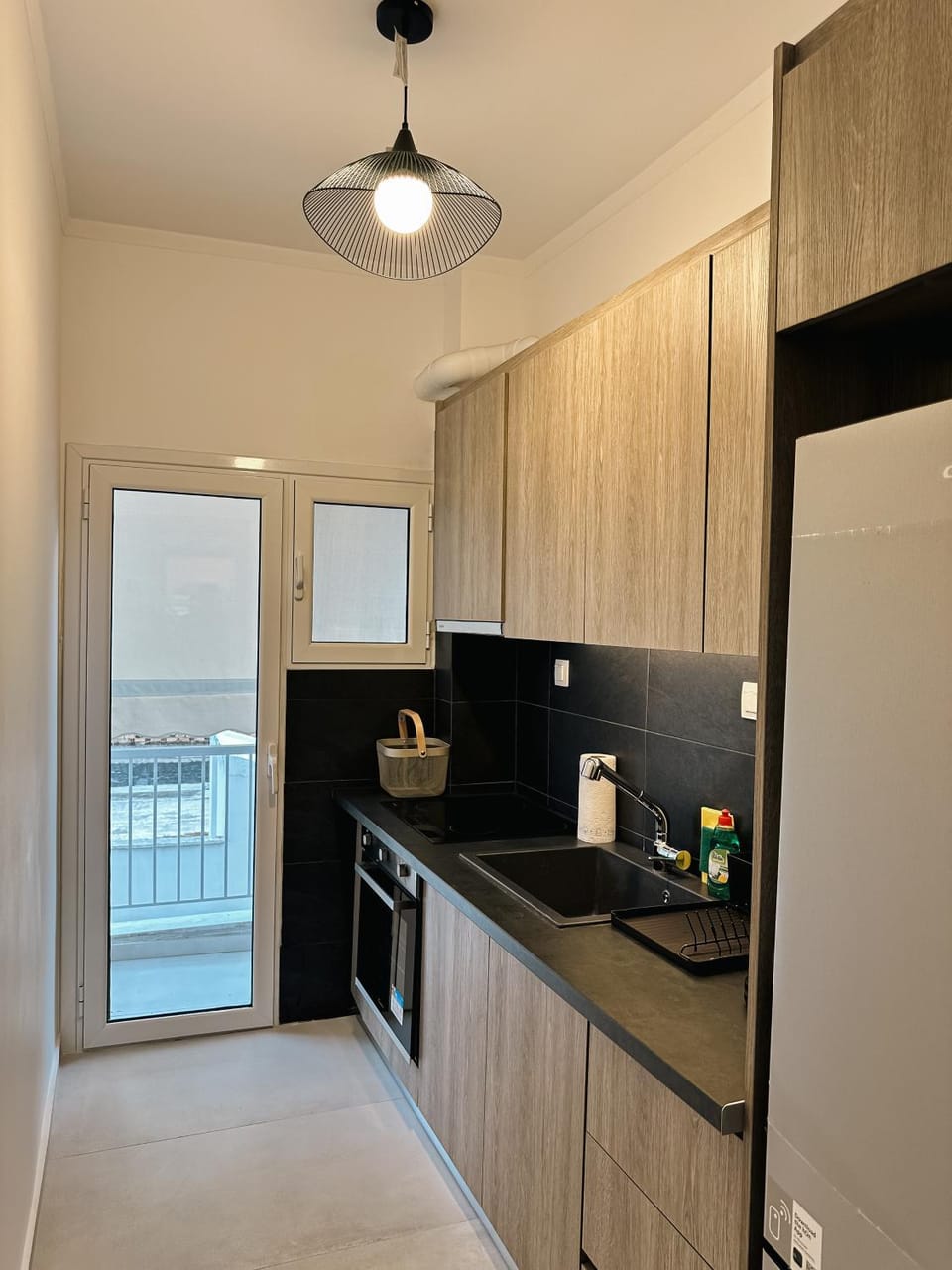 Coffee/tea facilities, Kitchen or kitchenette, oven, stove