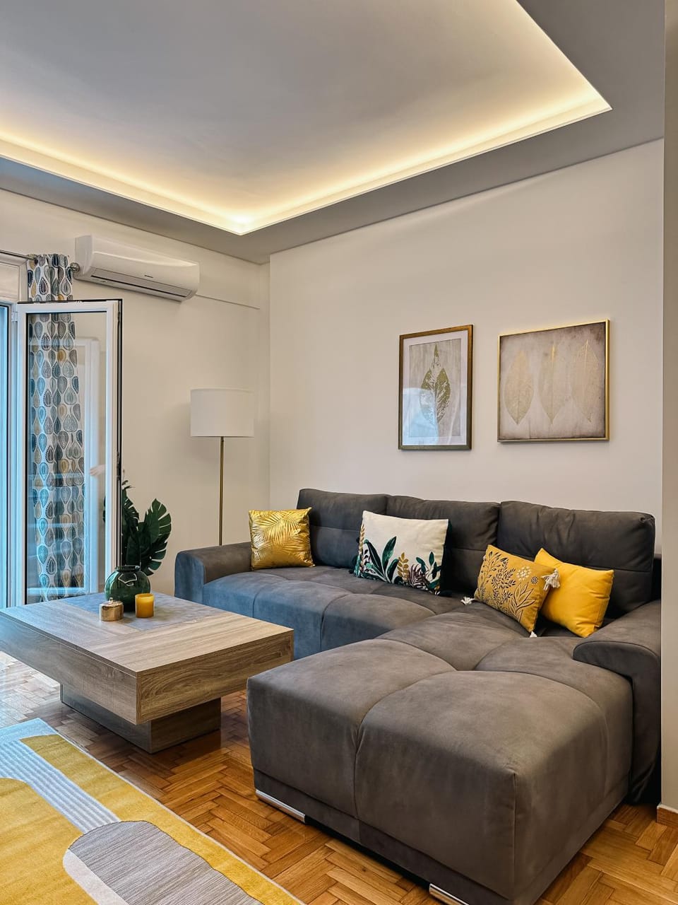 Living room, Seating area